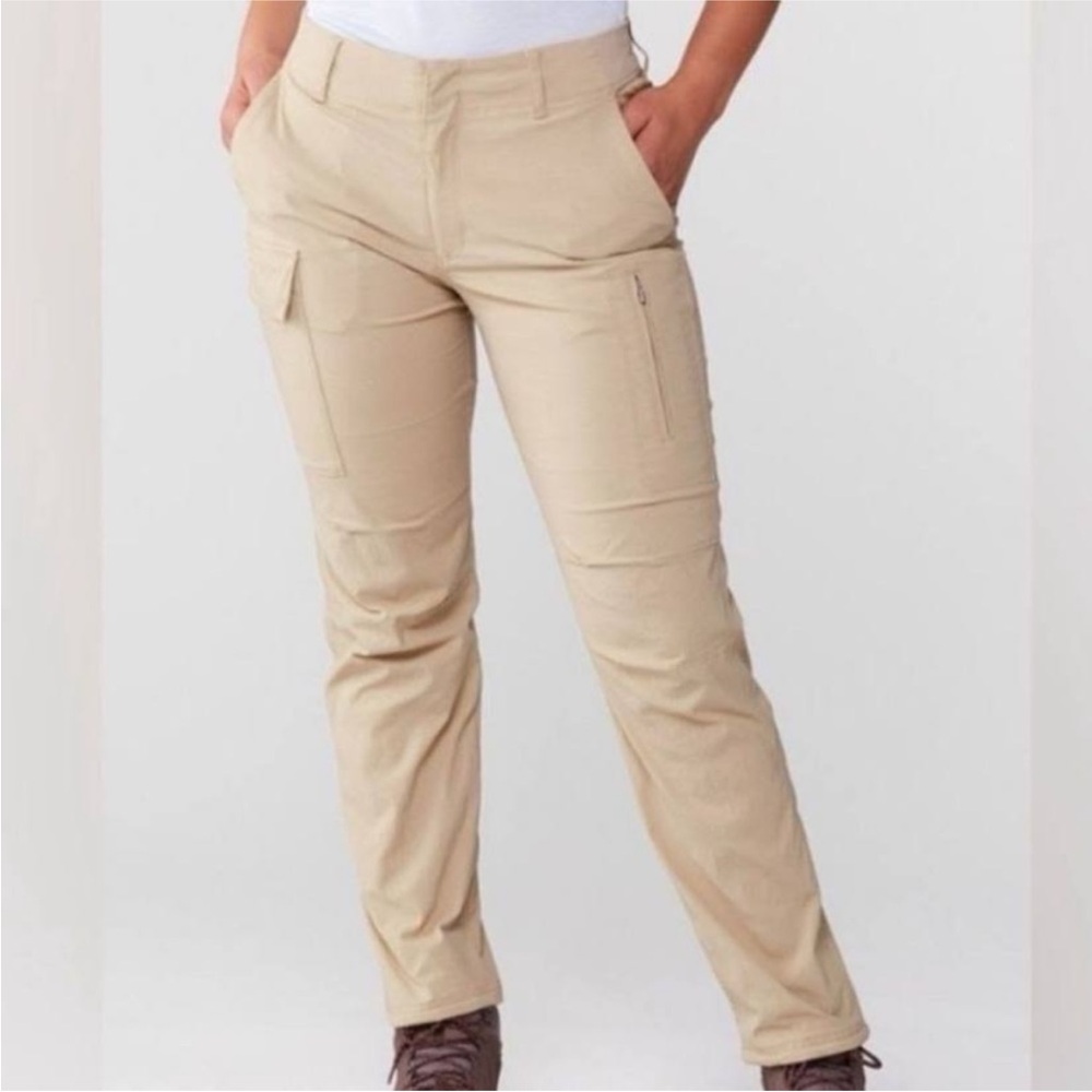 Athleta Trekkie Utility Cargo Pant Size 6 Ecru Khaki Hiking UPF 50+